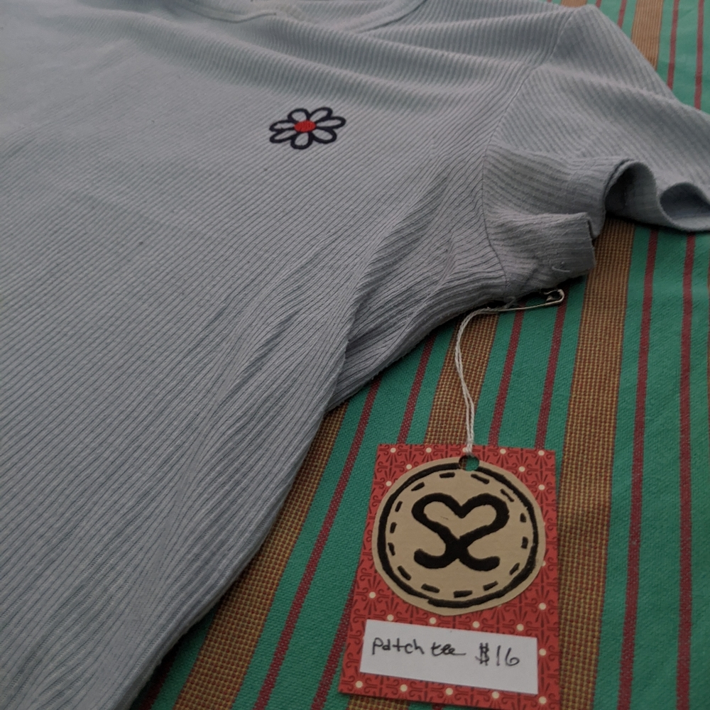 Cropped patch tee - large - Picture 3 of 5